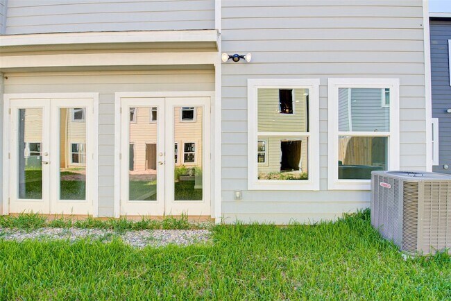 Building Photo - 4945 Ambient Dr