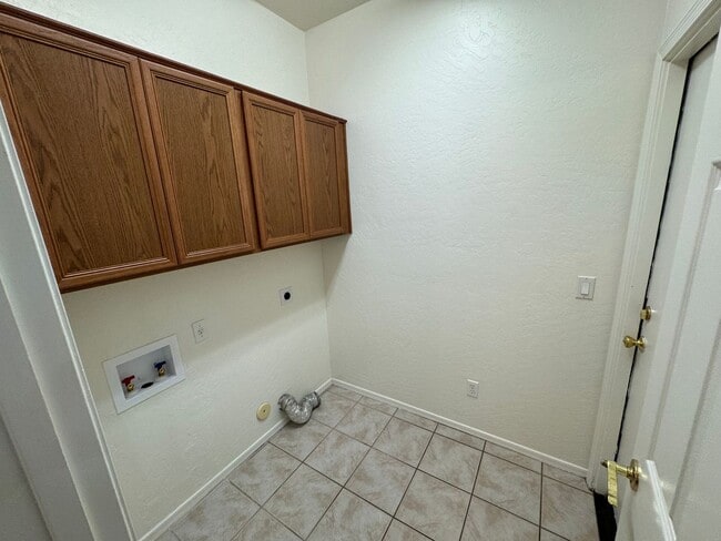 Building Photo - 1522 E Ebony Pl