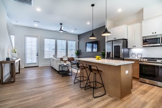 Building Photo - 5738 Roselane St