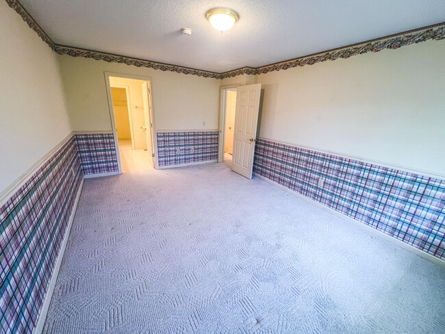 Building Photo - 2138 Valley Dr