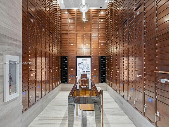 Building Photo - 2000 Metropica Wy