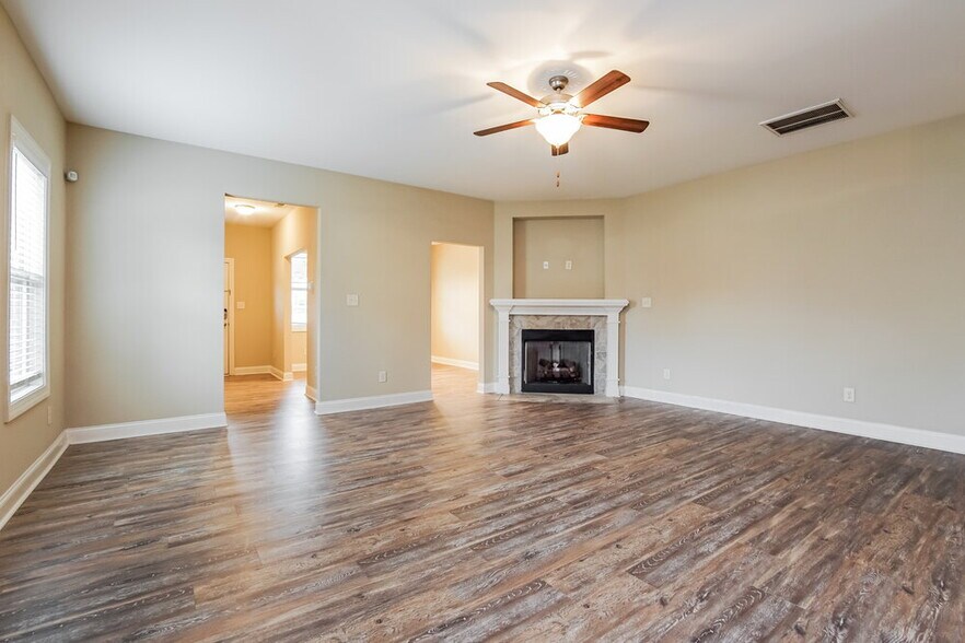 Building Photo - 647 Airedale Trail