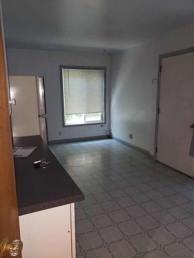 Building Photo - 1065 NE Duncan Ln