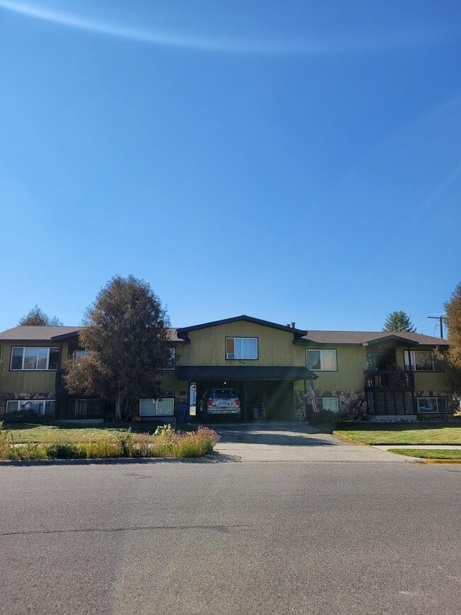 Building Photo - Move-In Today 2 Bedroom 1 Bathroom Apartment Close to Campus!