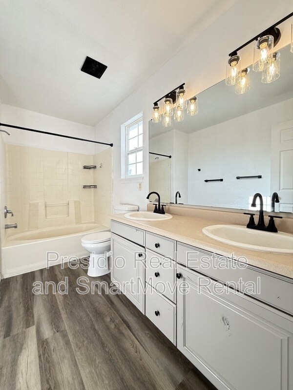 Building Photo - 5601 4015 W