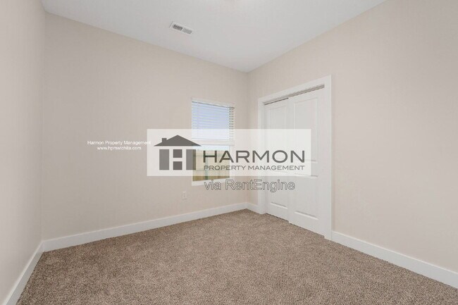 Building Photo - 2118 N Reece St