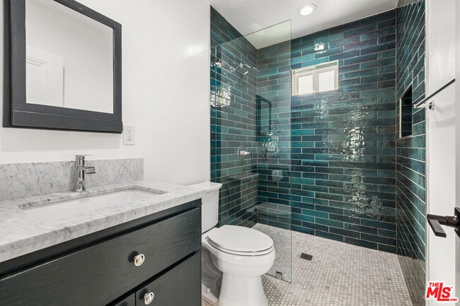 Building Photo - 238 Thorne St