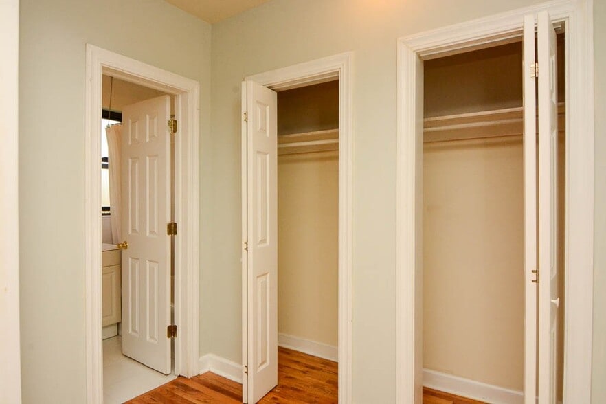 Building Photo - 1352 N Dearborn St