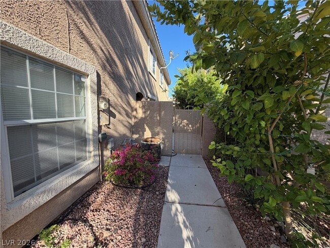 Building Photo - 9648 Silver City Dr