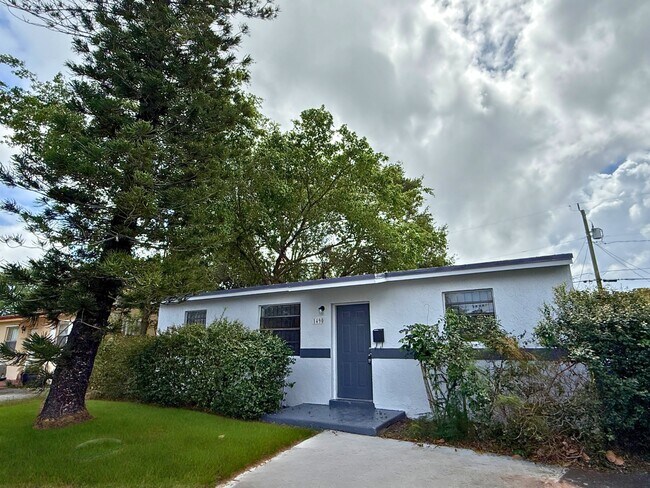 Building Photo - 1490 NE 152nd St