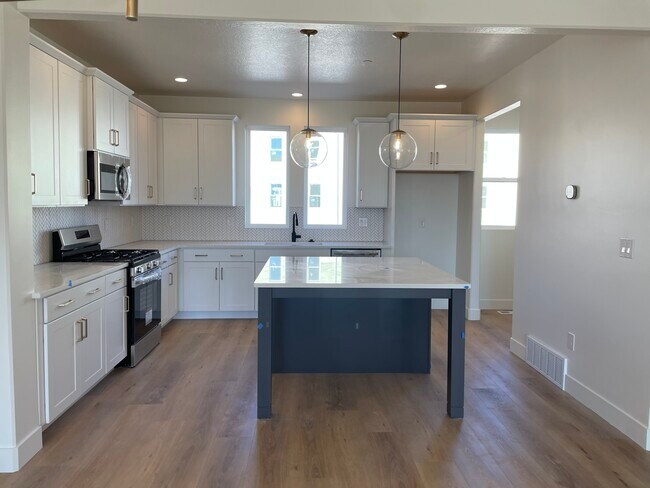 Building Photo - 1474 W Cook Ln