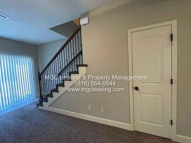 Building Photo - Eagle Creek Townhome - Unlock One Month Free with a May Move-In & 13-Month Lease