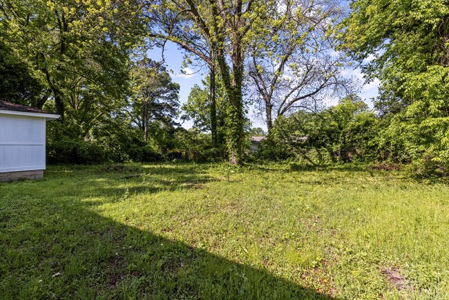 Building Photo - Stylish & Newly Renovated 4 Bedroom 2 Bath...