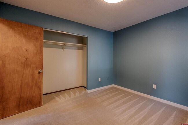 Building Photo - 64251 N Ramona Rd