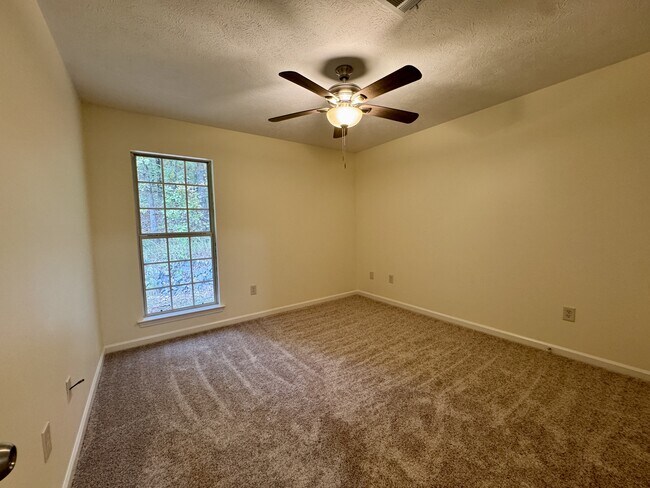 Building Photo - 44 Kirkland Dr