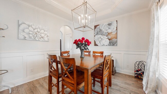 Building Photo - Large Luxe Home Hampstead
