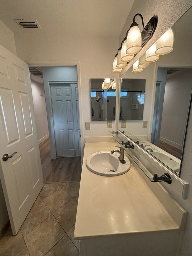 Building Photo - 34 Alvares Ct