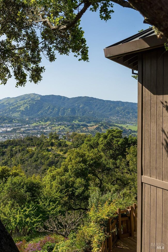 Building Photo - 1100 Bayhills Dr