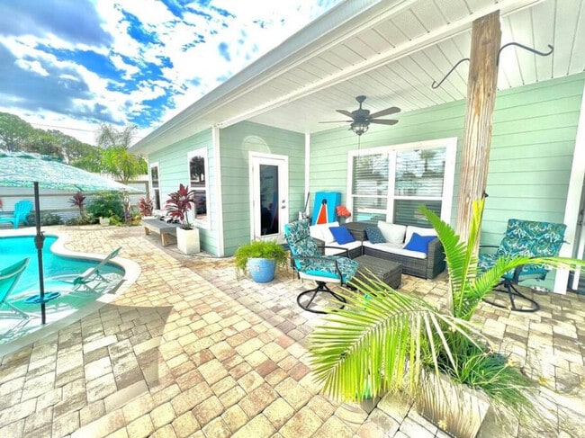 Building Photo - 5402 Pinetree Ave