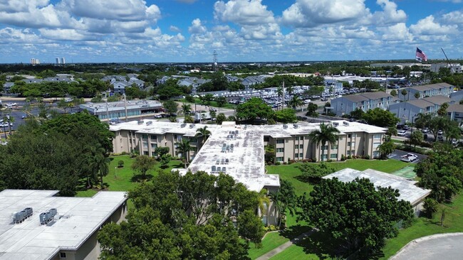 Building Photo - 55+ Community 2/2, Free Water, Pool, Exercise Room