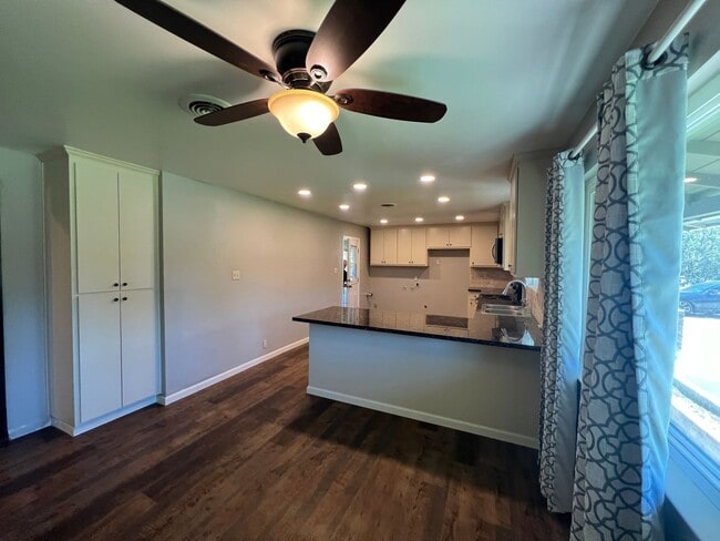 Building Photo - 2 bedroom country home in Escalon!