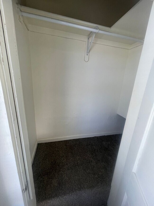 Building Photo - (1614 8th Ave)