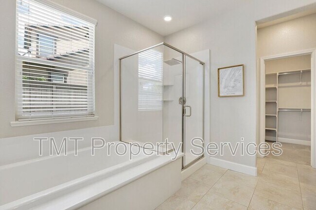 Building Photo - 1141 Vista Verde Dr