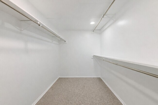 Building Photo - 14 Greenway Plz