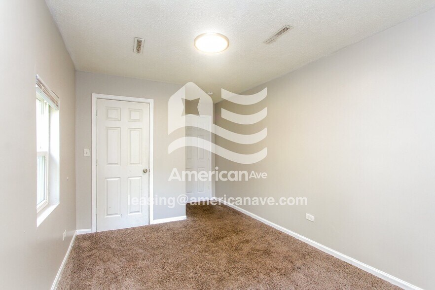 Building Photo - 3050 S State Ave