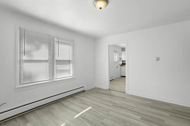Building Photo - 1034 Pleasant Street, Unit A