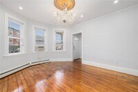 Building Photo - 5 Solar St