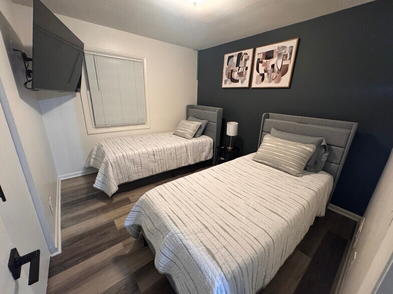 A spacious bedroom featuring two double beds, perfect for families, groups, or guests needing extra - 2394 Bouldercliff Way SE