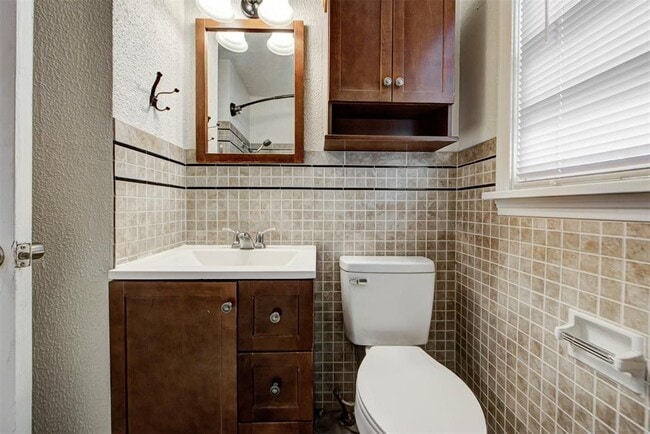 Building Photo - 1742 Carlisle Rd