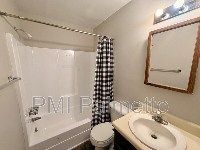 Building Photo - 1919 Tall Pines Cir