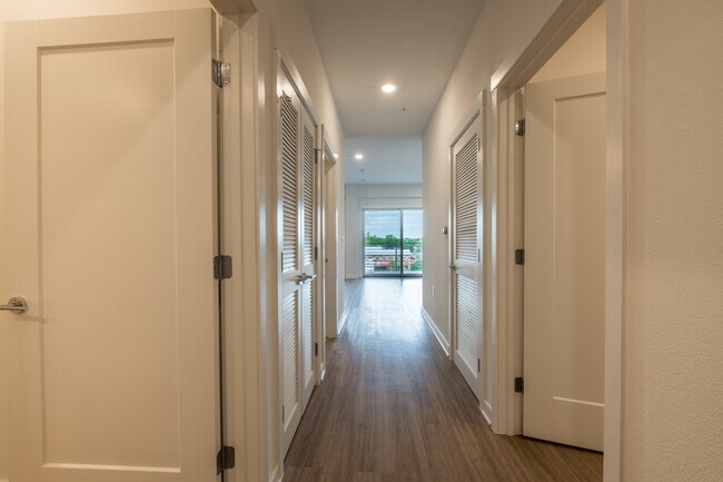 Building Photo - South Austin 2BR Condo with Balcony & Luxury Amenities