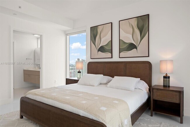 Building Photo - 600 NE 27th St