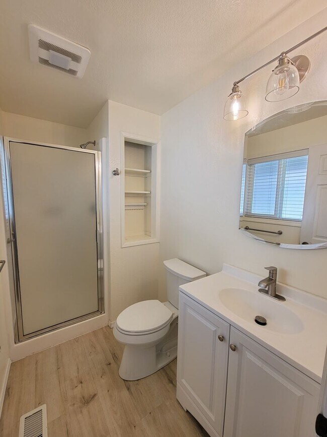 Building Photo - West Pasco Location a Block from the Colum...