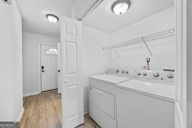 Building Photo - 2858 Spring Villa Ln