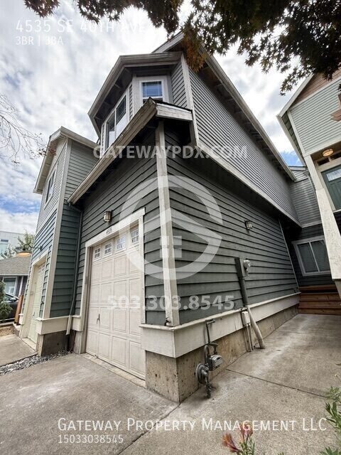 Building Photo - 4535 SE 40th Ave