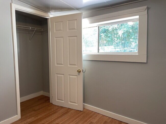 Building Photo - "Charming Greenville Retreat: Cozy 3-Bed, 2-Bath Home at 18 Whitehorse Rd Ext.!"