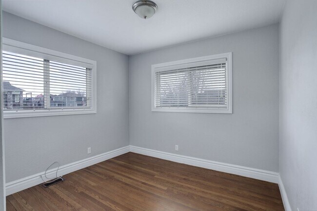 Building Photo - 4 Bed | 2 Bath | Spacious Backyard | Prime...