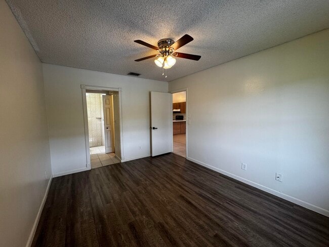 Building Photo - 3831 SW 69th Ave