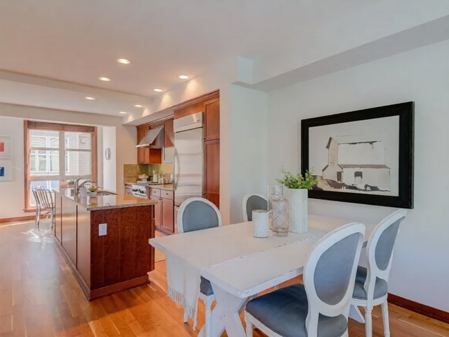 Building Photo - 722 Nob Hill Ave N