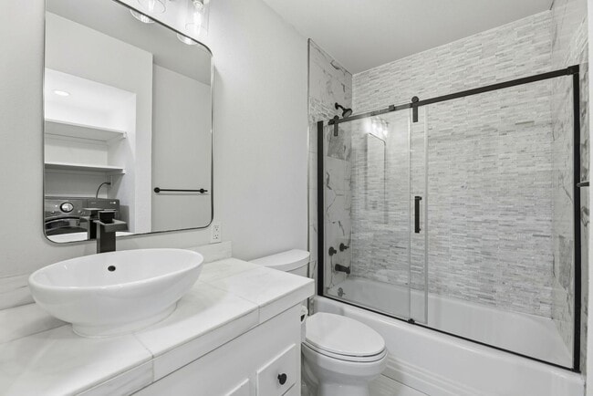 Building Photo - Elegantly Updated Apartment for Rent in Orinda