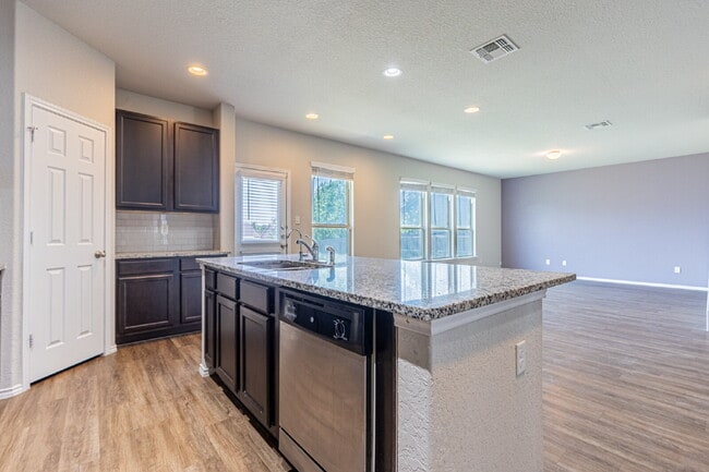 Building Photo - 5930 Ivans Farm
