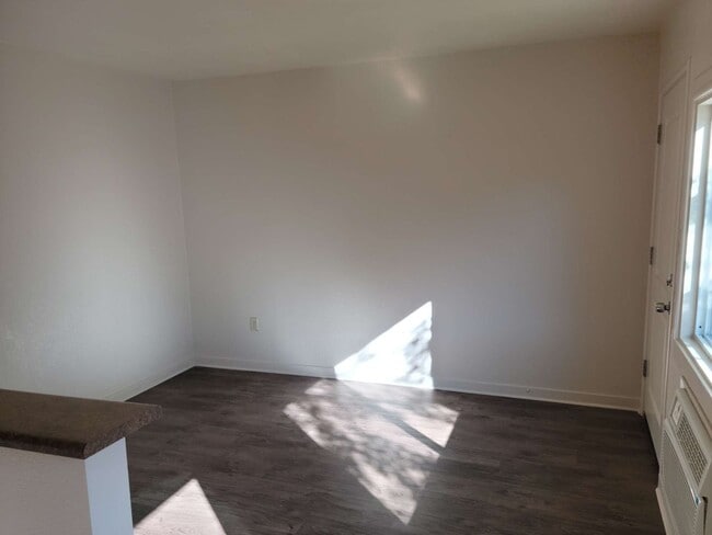 Building Photo - Nice 2 Bedroom Duplex!!!