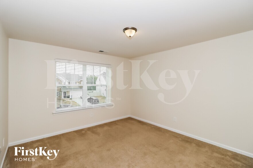 Building Photo - 134 Eden Ave