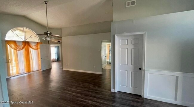 Building Photo - 2555 Street Pauls Dr