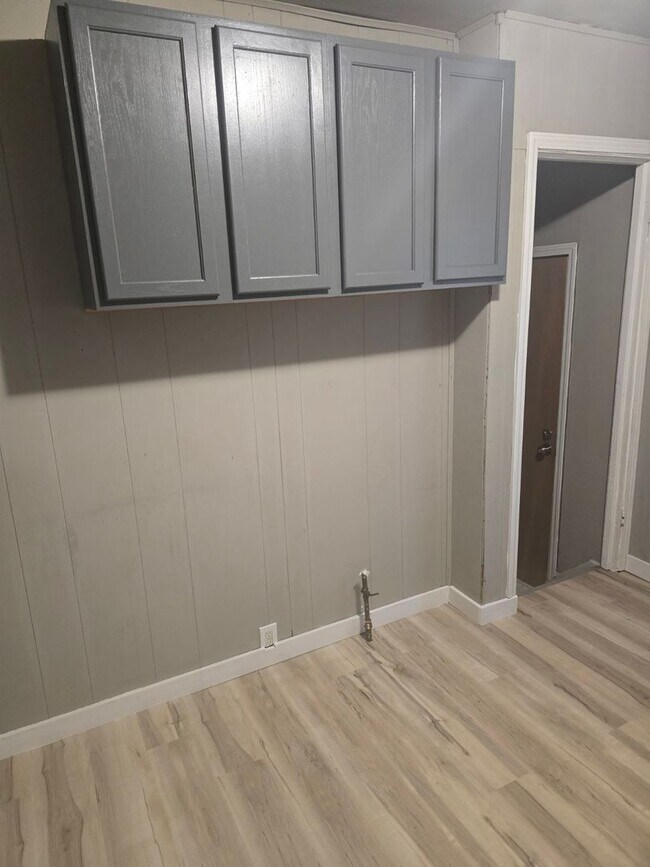 Building Photo - 2 Bedroom With Bonus Room in Basement