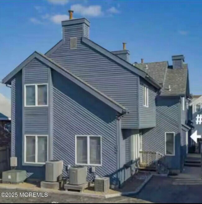 Primary Photo - 62-64-64 Sherman Ave